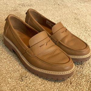 Tom’s Cara tan brown leather loafers. Gently used condition. Size 8.